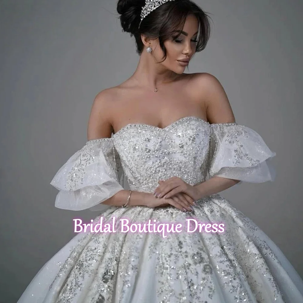 Abito da sposa personalizzato di lusso con scollo a cuore e applicazioni di perline lucide, maniche con spalle scoperte, abito da ballo, abiti da sposa Vestido De Noiva
