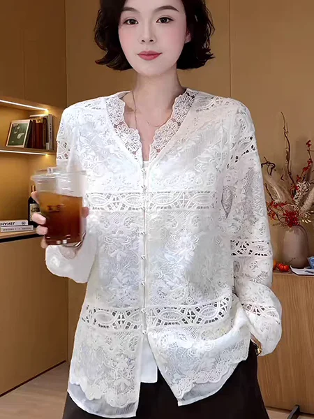 

Женская блузка в французском стиле с V-образным вырезом, кружевной вышивкой и прозрачными вставками, свободного кроя, с длинными рукавами, новинка весенней коллекции.