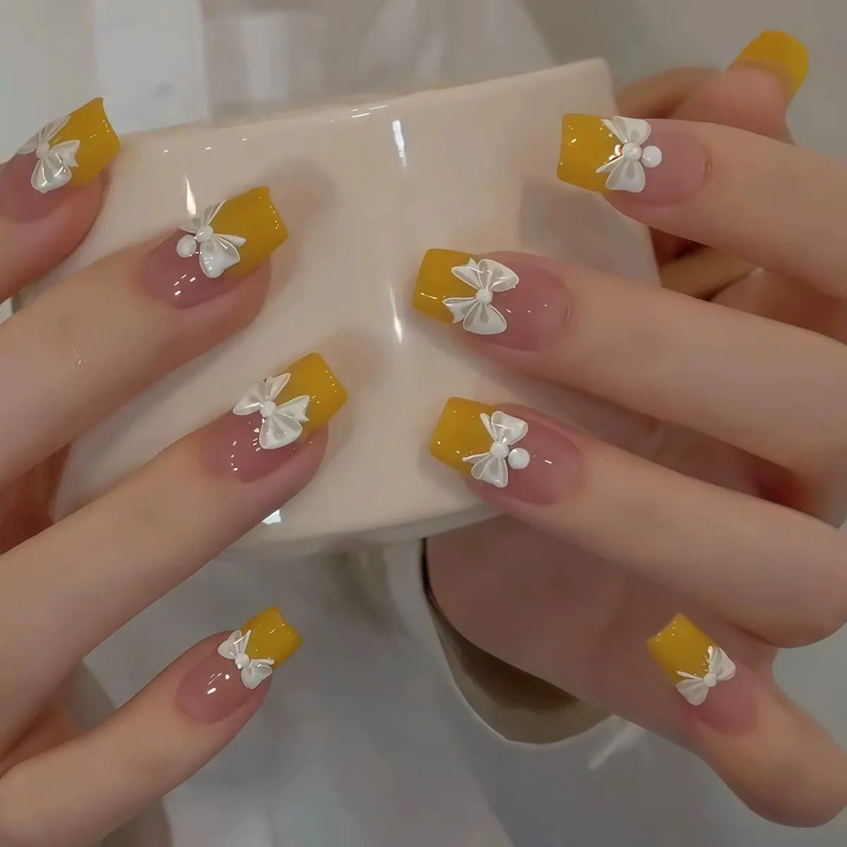 Weiße Perlen-Schleife Französische Polka-Dot-Schleife Perlenherz Perlenkette 5D Nagelaufkleber Selbstklebende Nageldekoration Maniküre-Deko für Frauen – Detail 5