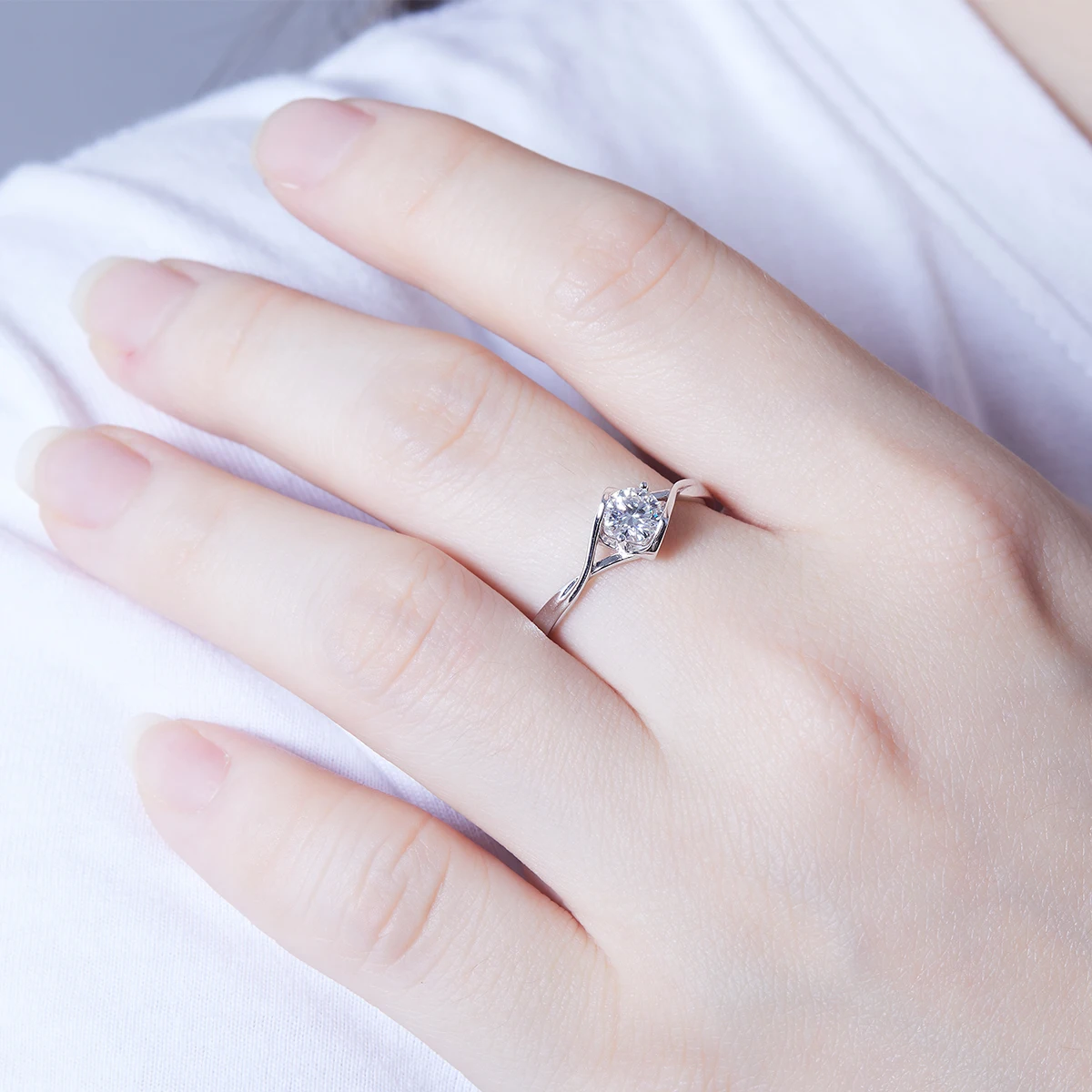 S925 silver plated platinum Four color moissanite diamond women's ring 50 points D-grade