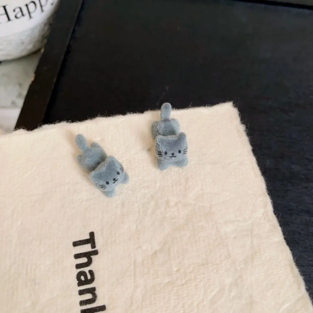 Hypoallergenic Fur-covered Earrings Three-dimensional Flocking Resin Y2K Animal Ear Studs Exquisite Versatile Cute Cat Earrings