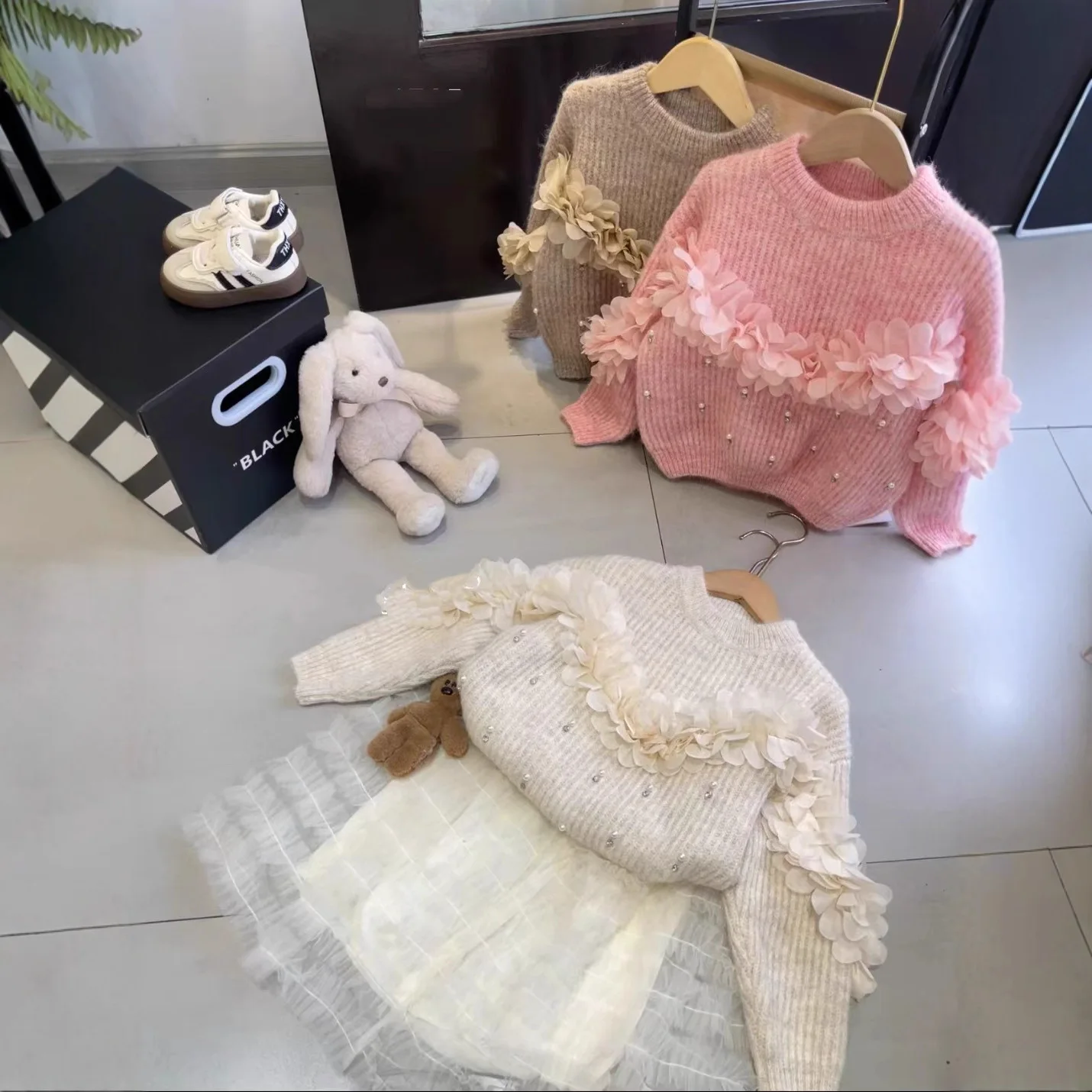 

Girls' 2025 Autumn and Winter New Three-dimensional Flower Knitted Sweater Super Beautiful Soft and Versatile Sweater