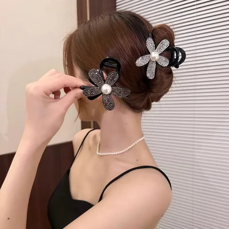 

Элегантные заколки для волос с крупными жемчужинами и цветами для женщин, корейские блестящие хрустальные черные заколки-крабы, модные аксессуары для волос