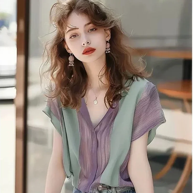 เสื้อวินเทจของผู้หญิงเสื้อเกาหลีแฟชั่นคอวีหลวมฤดูใบไม้ผลิ/ฤดูร้อนเสื้อผ้าเย็บปะติดปะต่อกันแขนสั้นผู้หญิงท็อปส์