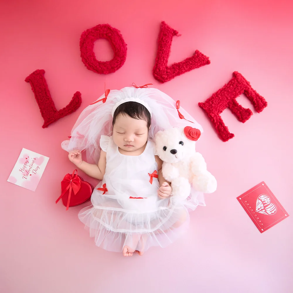 Newborn Photography Props Baby Girl White Tulle Dresses Teddy Bear Valentine Theme Heart Shaped Decor Prop for Studio Photoshoot