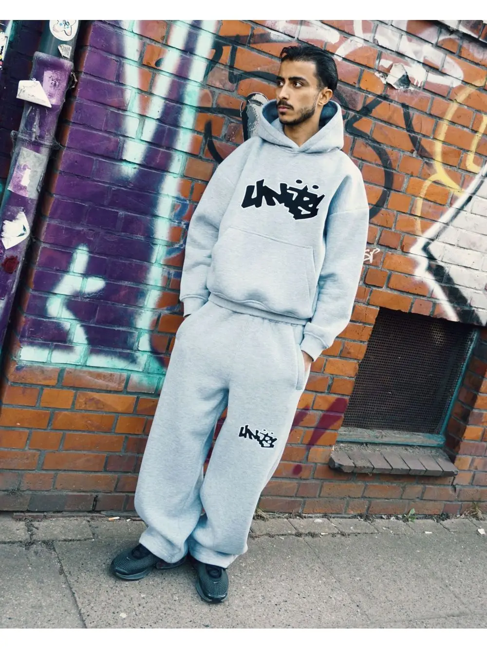 American retro high street fashion suit unisex printed pattern design pullover long sleeve hooded sweater straight pants suit. view 3