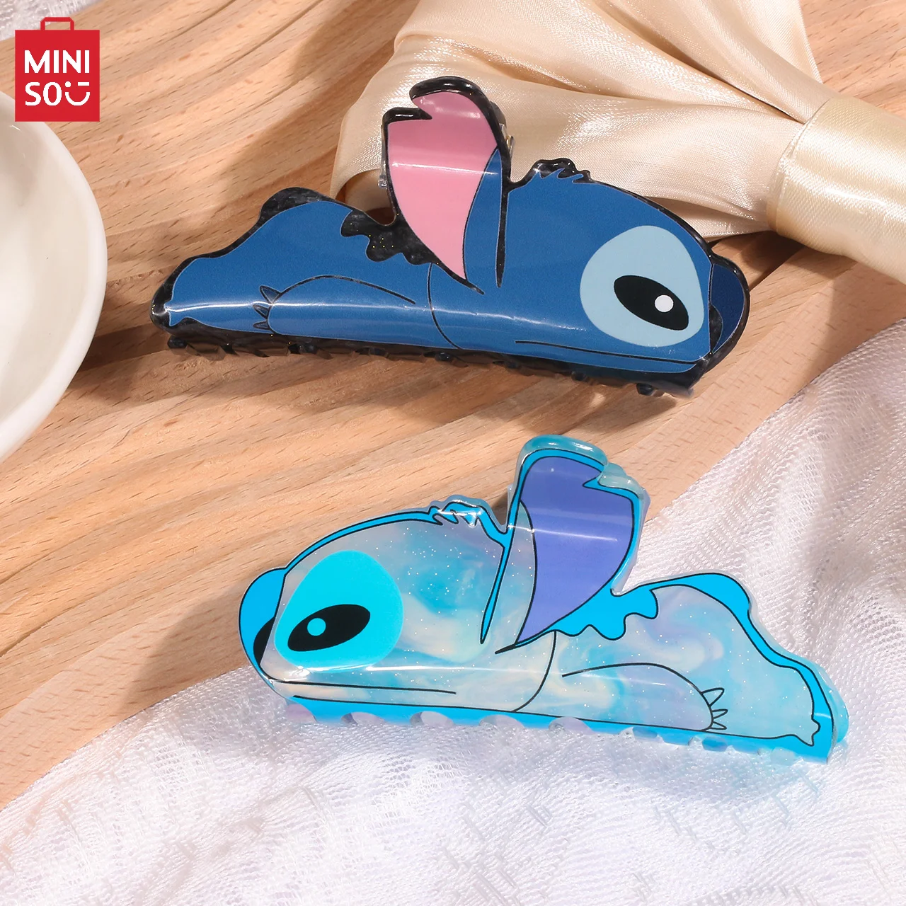 Miniso&Stitch Acrylic Shark Clip is suitable for daily travel and holiday parties