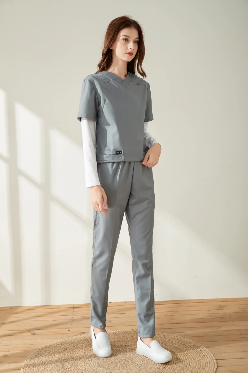 زي صيفي بياقة عالية وأكمام قصيرة للنساء ولون رمادي طقم ملابس عمل للممرضات Cic للأسنان بقصة ضيقة
