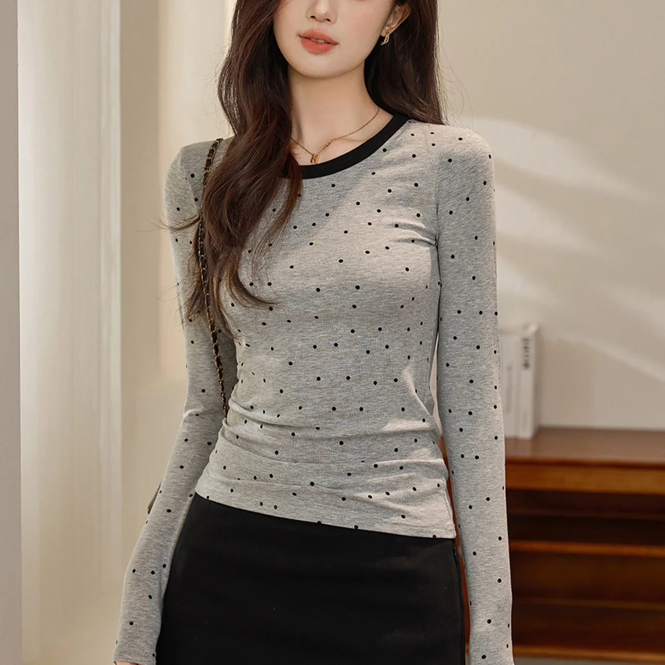 Age-reducing Playful Polka Dot T-shirt for Women Long-sleeved 2025 Autumn Clothing New Contrasting Color Slim Base Shirt