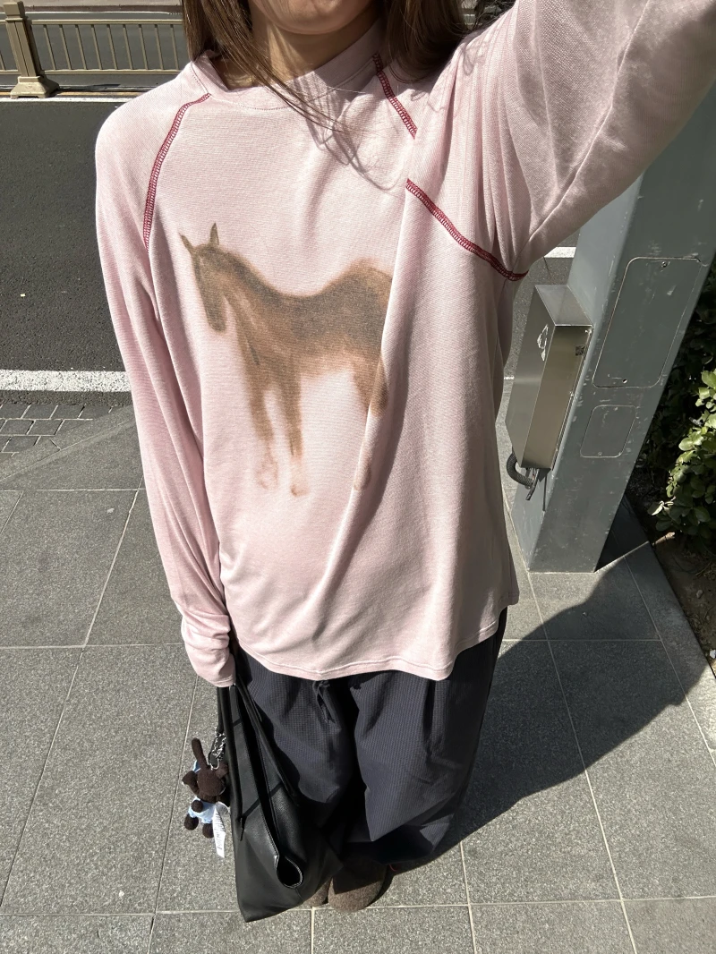 

Летняя женская футболка из шерсти Lenzing с длинным рукавом, розовая, с вставкой на плече в виде бумажной фигуры, утягивающая, повседневная, с круглым вырезом, защита от УФ-излучения