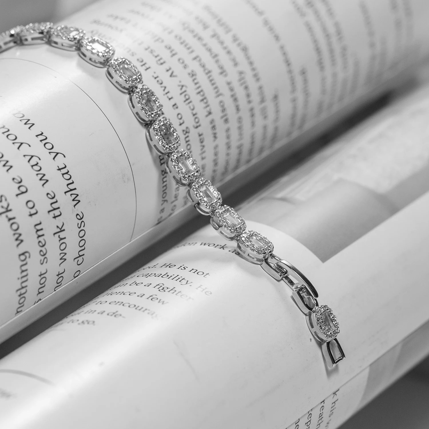 Oval Cut Tennis Bracelet with 5A Zircon Copper Rhodium Plated Women Jewelry Bridal Prom Valentine Gift Shiny Oval Design