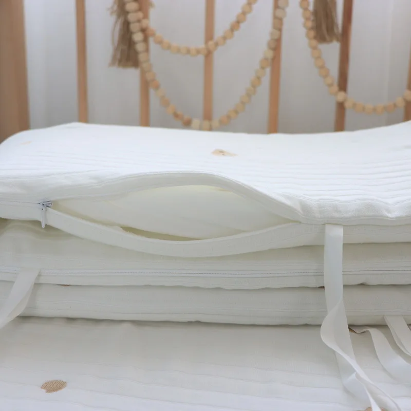 กันชนเตียงเด็กปักลายหมีกระต่าย สำหรับเตียงเด็กอ่อน ผ้าฝ้ายบุนวม ป้องกันการกระแทกสำหรับเด็กแรกเกิด หมอนกันกระแทกขอบเตียงเด็ก รับสั่งทำตามแบบ