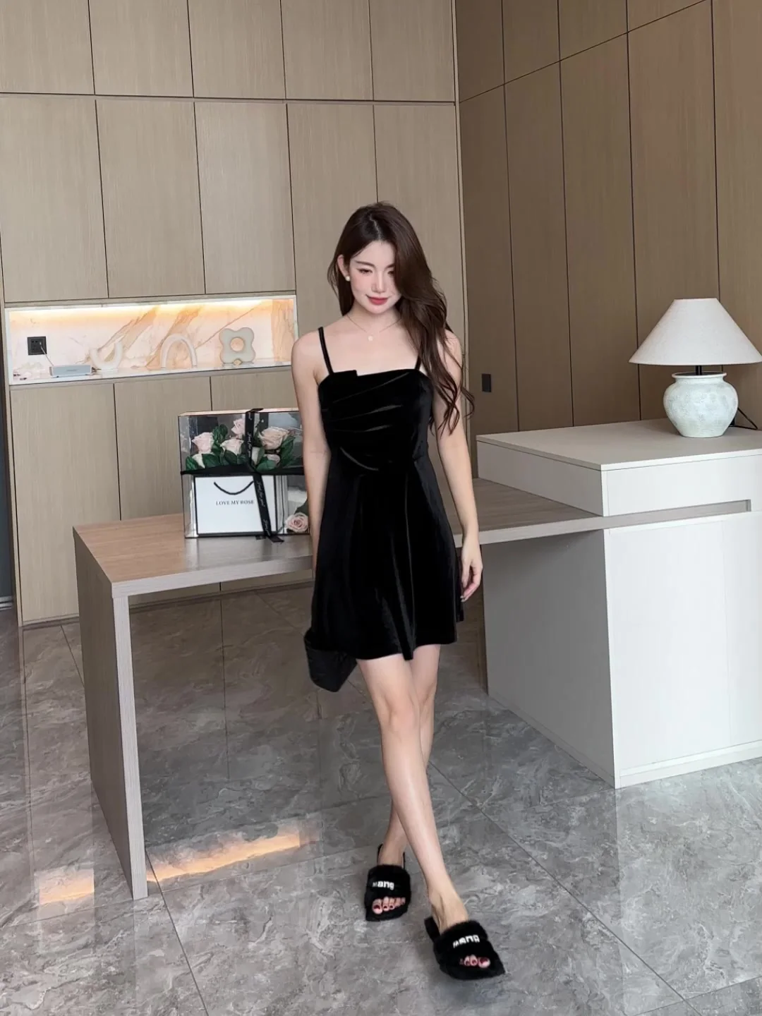 

Black gold velvet halter dress women's fall premium sense of niche niche short commuter casual dresses