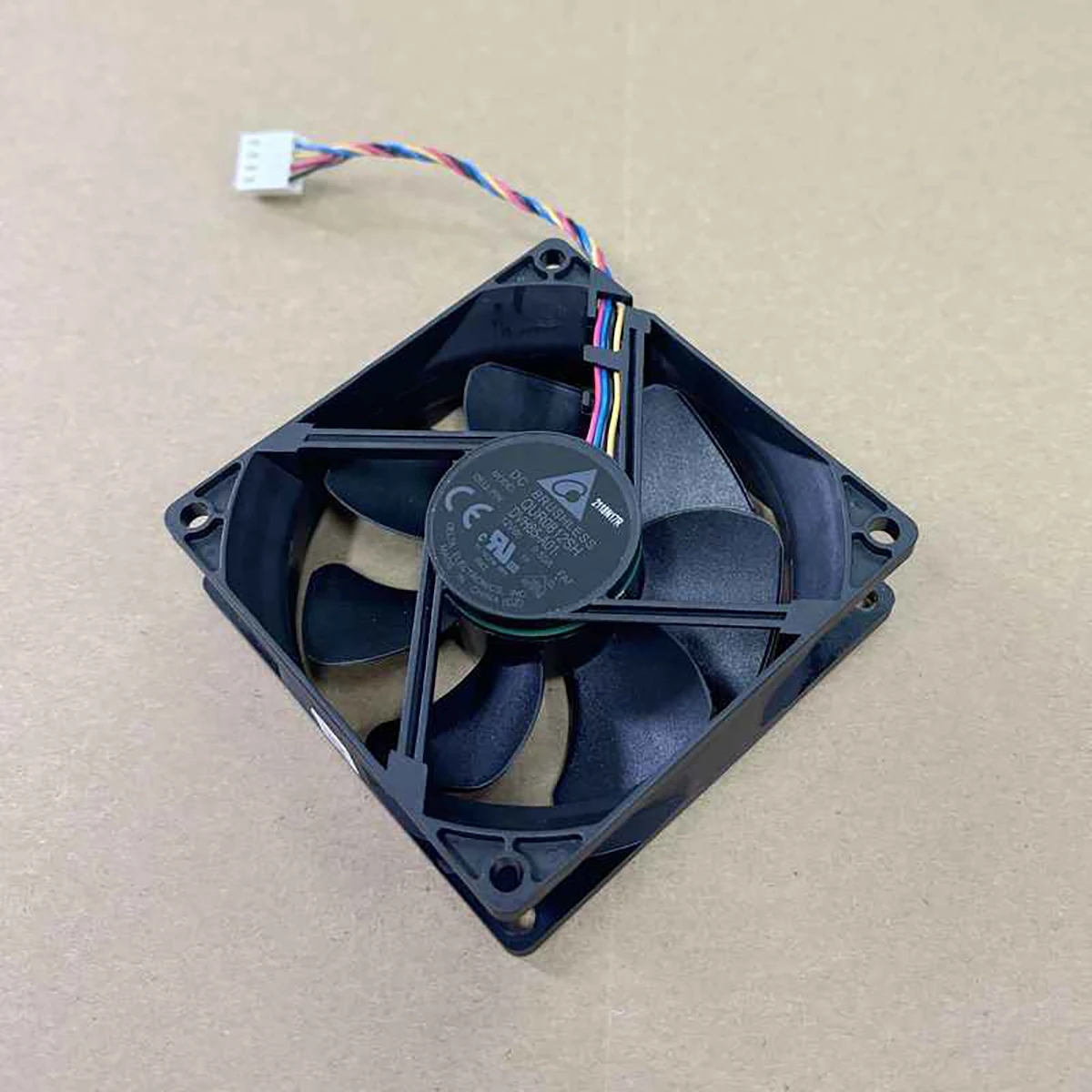 

Original QUR0812SH 12V 0.50A 8025 4-pin PWM intelligent temperature control server fan
