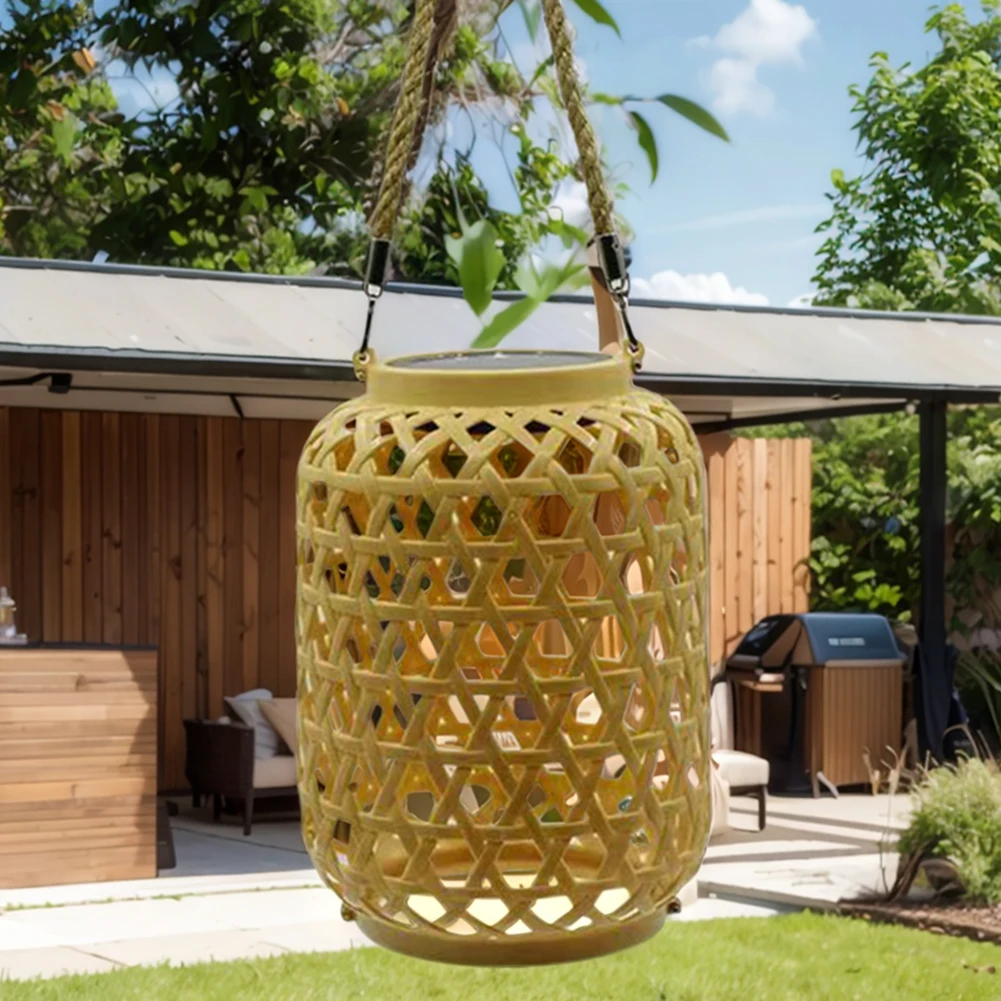 Zewnętrzna lampa wisząca z uchwytem IP55 Wodoodporna lampa solarna wisząca z naturalnego rattanu i bambusa Lampa wisząca w stylu retro zasilana energią słoneczną