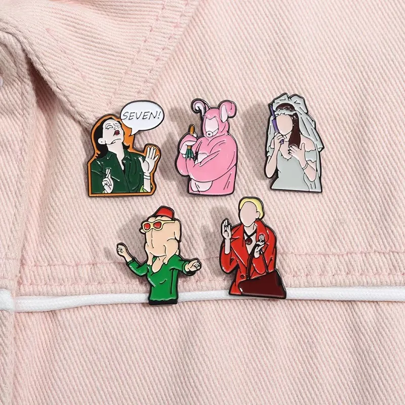 Friends TV Show Enamel Pins 90s Classic Sitcom Smelly Cat Sofa Lobster Turkey Brooch Lapel Backpack Badge Jewelry Gift for Fans