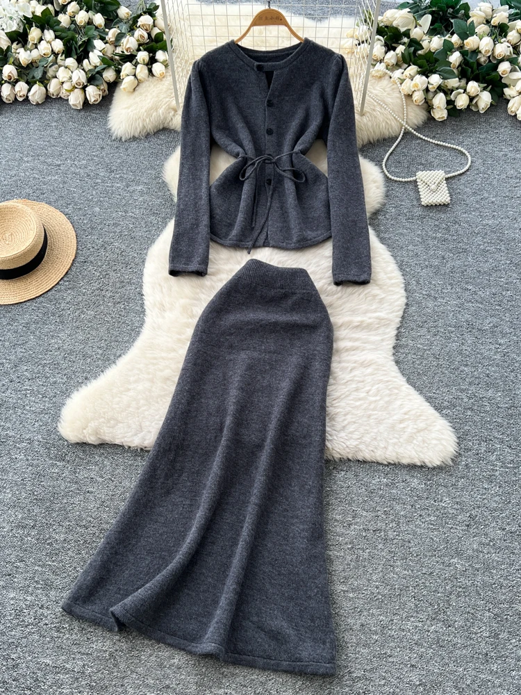 

Комплект из вязаного топа с высокой талией и юбки для женщин: модный повседневный деловой стиль с завязками на талии