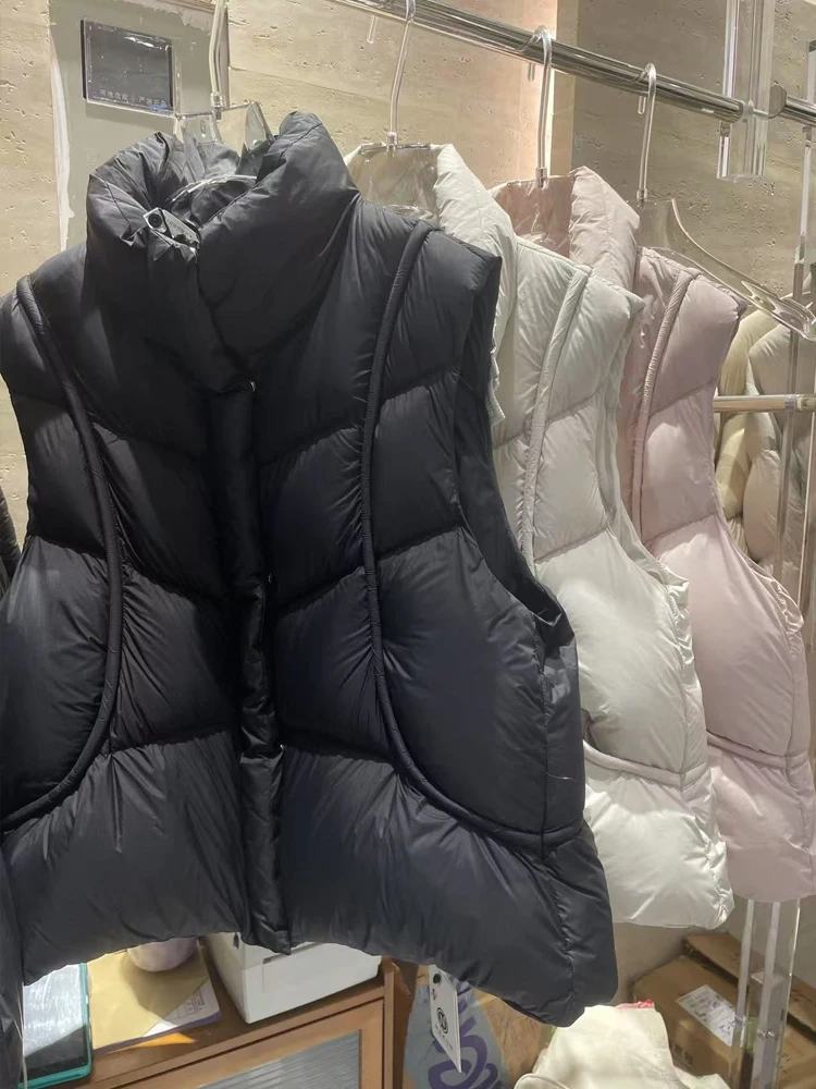 2025 Herfst Coltrui Mouwloos vest voor dames Warm Effen kleur Casual 90% Wit eendendons vest stijlvolle jas INKEO DJ510