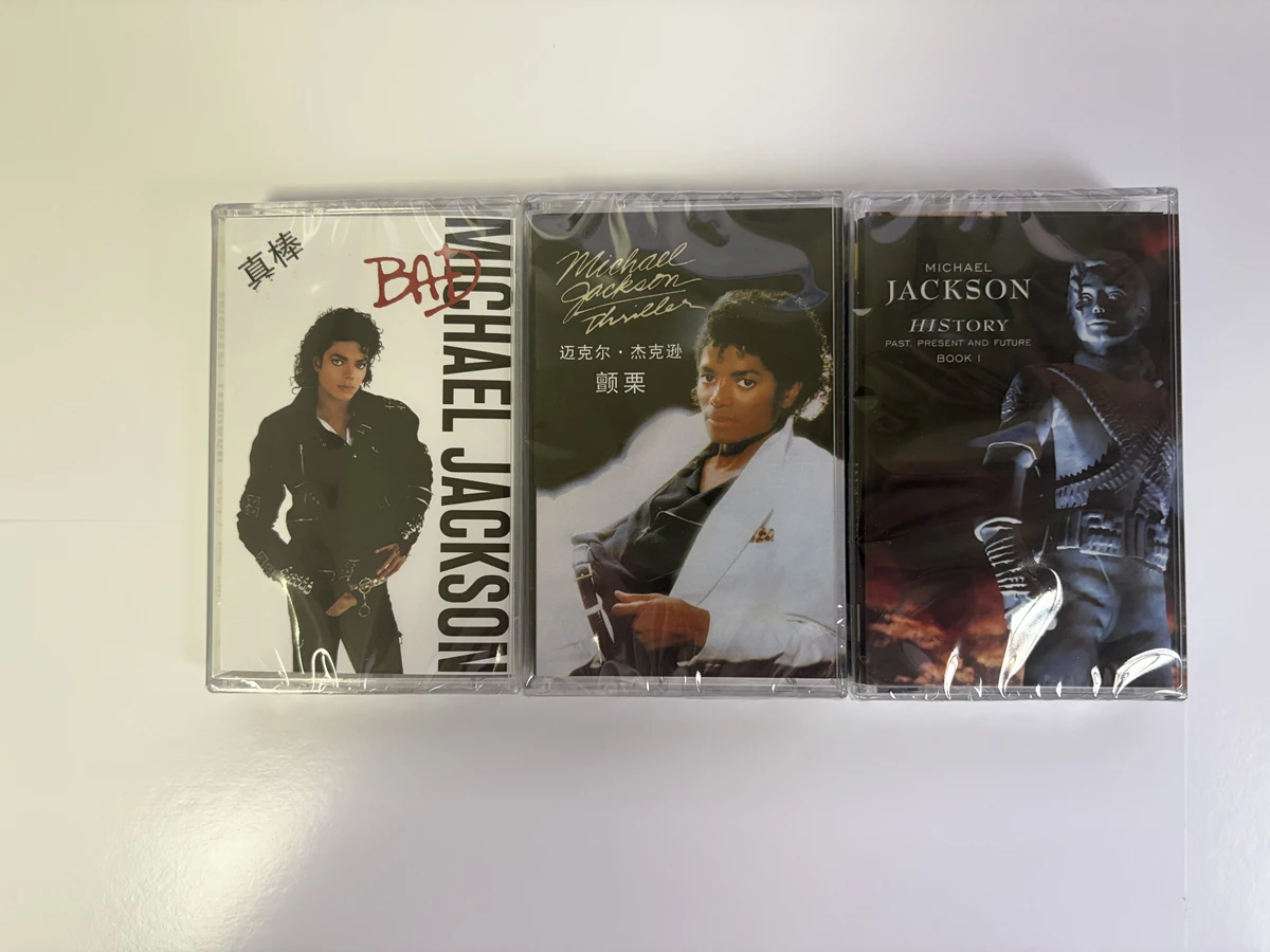 Koning van de pop, Michael Jackson, muziek, nummer 1-album, Thriller, cassettes, Dangerous, Walkman, recorder, autotapes, soundtrack, doos.