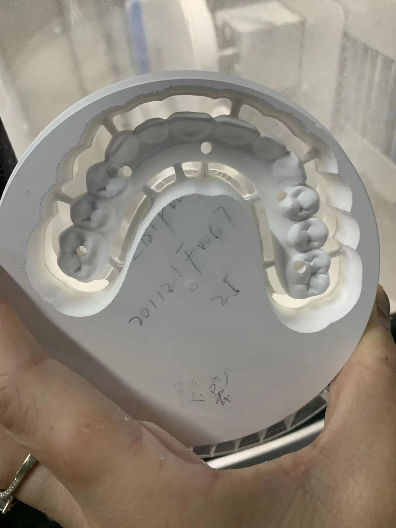 Yucera 4D PRO كتل زركونيا متعددة الطبقات مختبر الأسنان CAD CAM مواد الطحن 43%-57% شفافة 700-1200MPa قوة VITA16 & BL #3