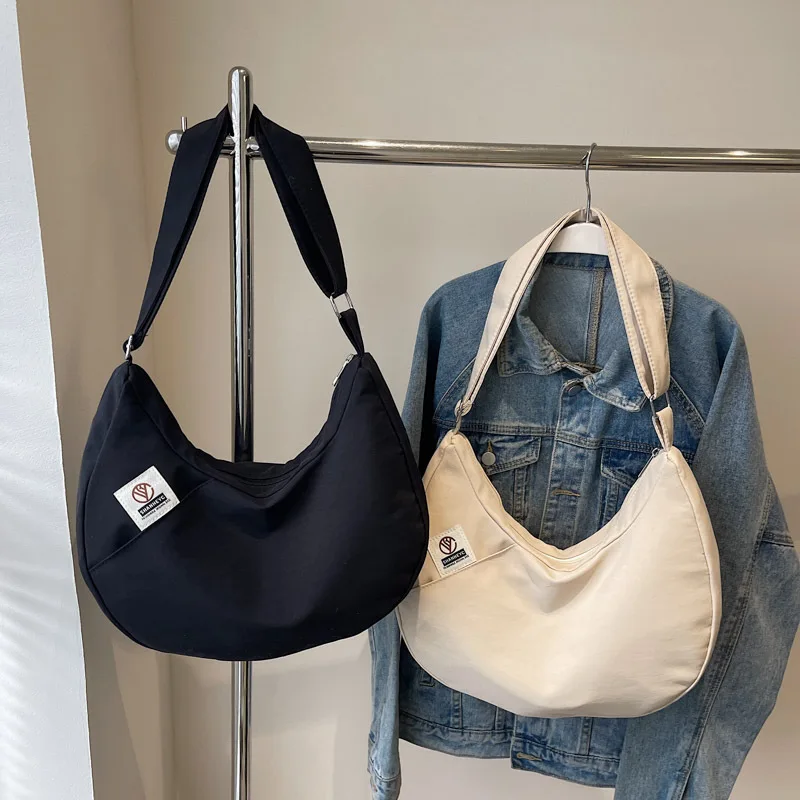 

Crescent Moon Bag Large Capacity Dumpling Bag Crossbody Bag Women's Niche New Versatile Leisure Sports Style Shoulder Bag