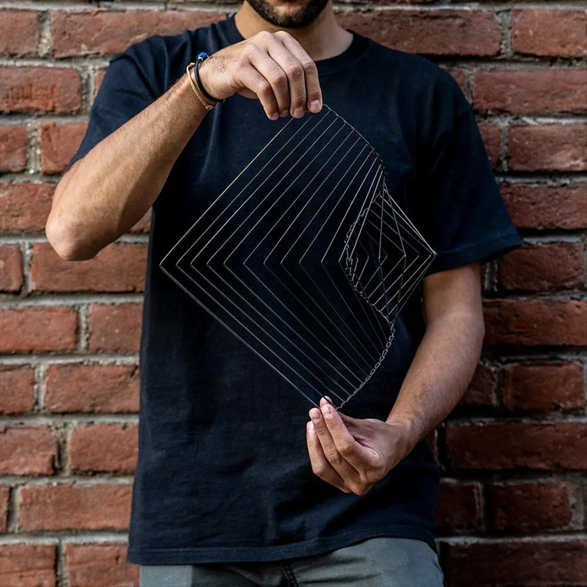 ABJS Square Wave, le tourne-vent fascinant, une œuvre d'art magique et apaisante