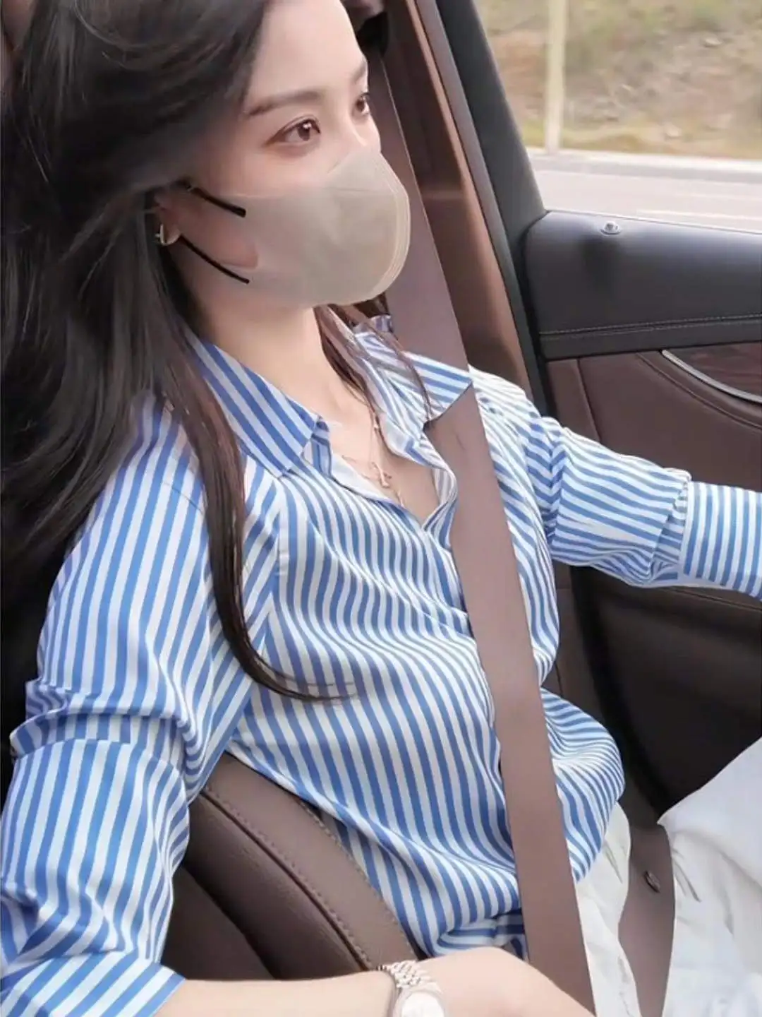 

Early Autumn Korean Sle Blue Striped irt Women's High-End Lightweight Luxury Youthful Faion Top for Commuting And Daily...