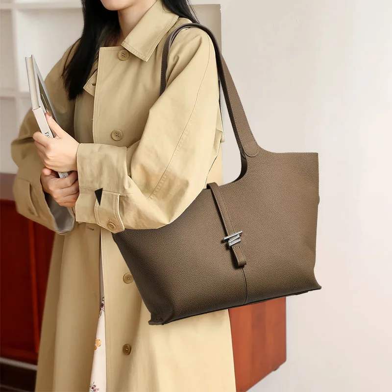 

2025 New Model Leather Large Capacity Commuter Tote Shoulder Bag