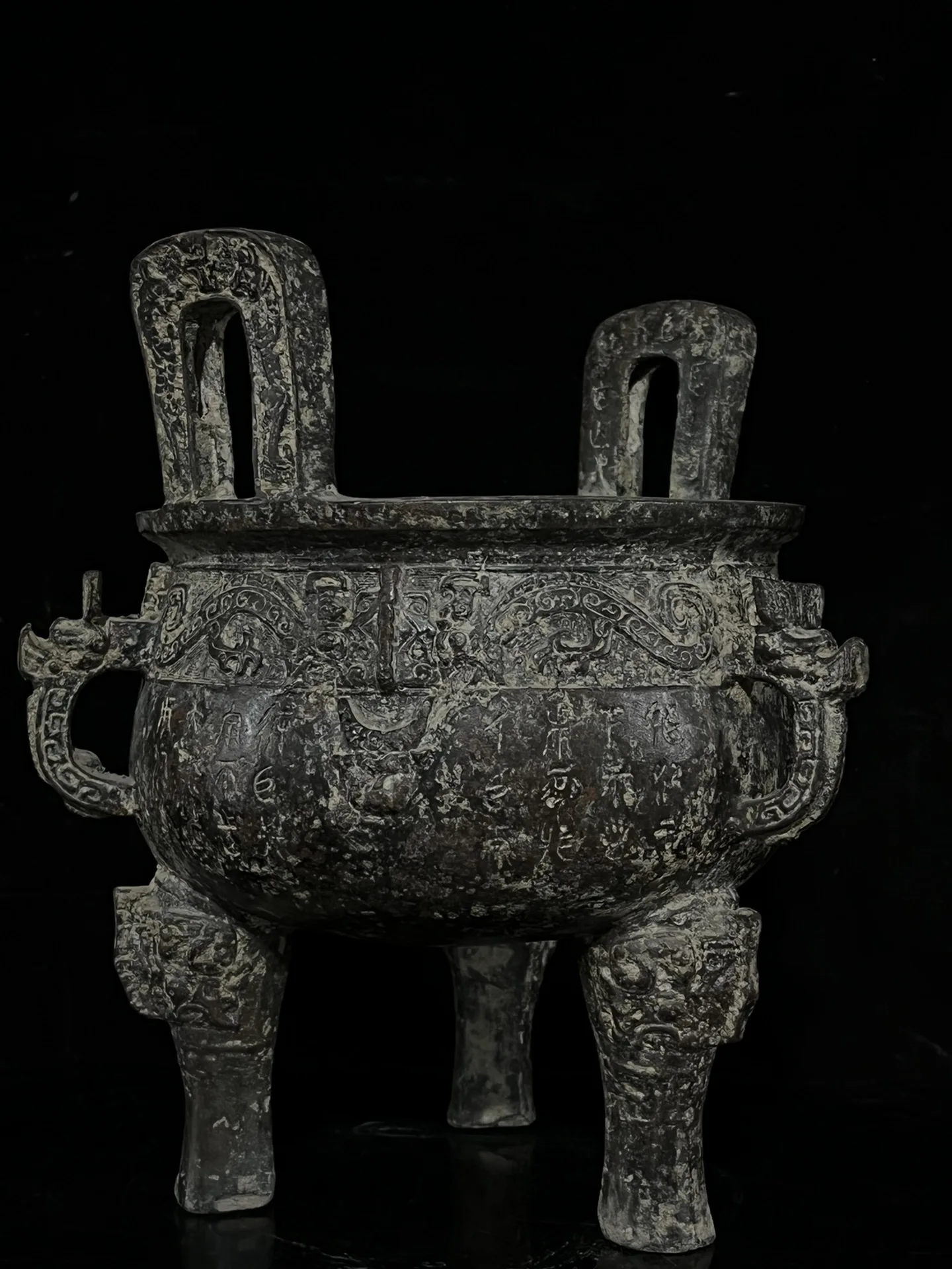 البرونزية القديمة البرونزية الأحمر الصدأ الأخضر منقوشة نقش ابني ترايبود تمثال، مجموعة والزينة