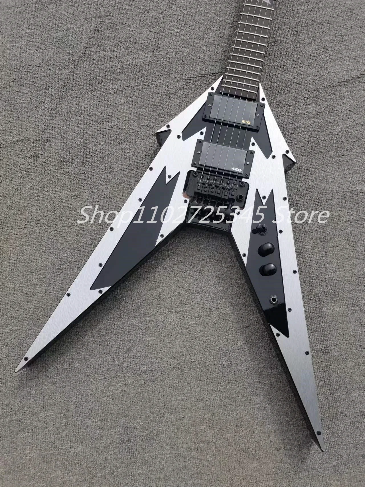 6 string electric guitar, rosewood fingerboard, black accessory, vibrato system, the seller shall bear the freight