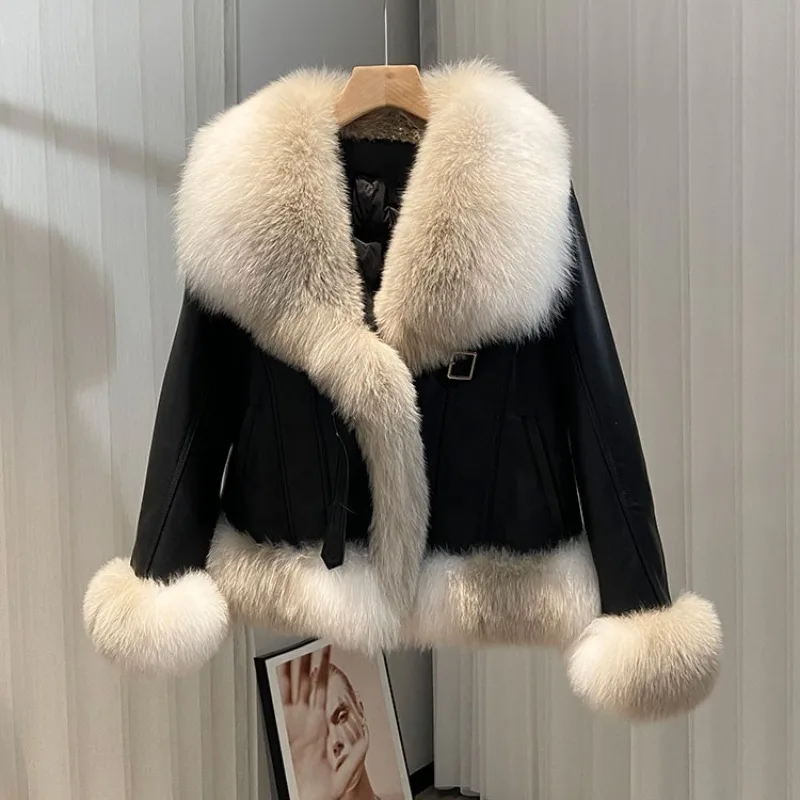 سترة جلدية جديدة لعام 2025 سترة من ريش الإوز سترة من الفرو المتكاملة من فرو الثعلب معطف قصير من جلد الغنم للنساء