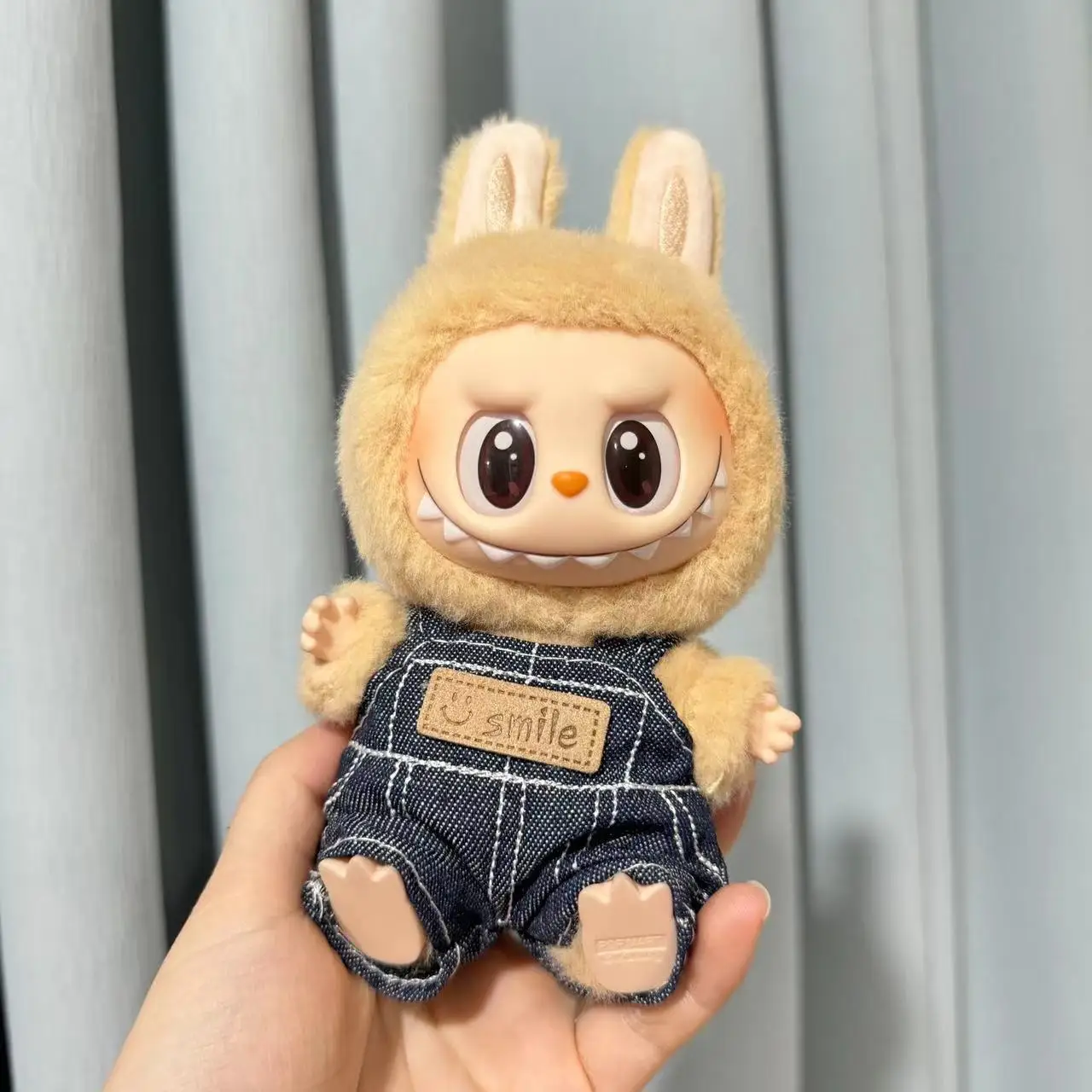 Cute Mini Plush Doll Clothes, Bib Pants, Labubu I II Idol Dolls, Sentado Party Clothing, Outfit Acessórios para Coréia Kpop Exo