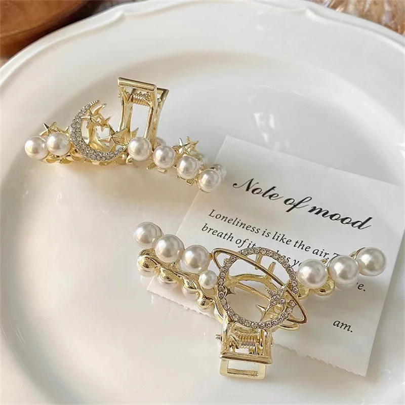 2022 Baru Klip Rambut Mutiara Klip Rambut Bersih Merah Korea Elegan Temperamen Setengah Dasi Rambut Logam Klip Rambut