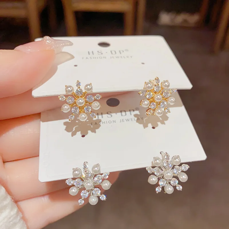 High End Fashion Temperament Zircon Snowflake Pearl Elegant and Exquisite Sweet Earrings for Women Jewlry.