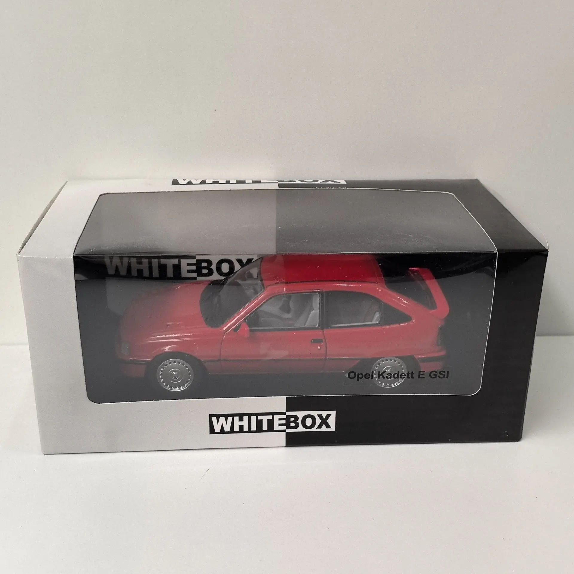 

Масштабная модель автомобиля KADETT E GSI W6 из сплава, 1:24, WHITEBOX