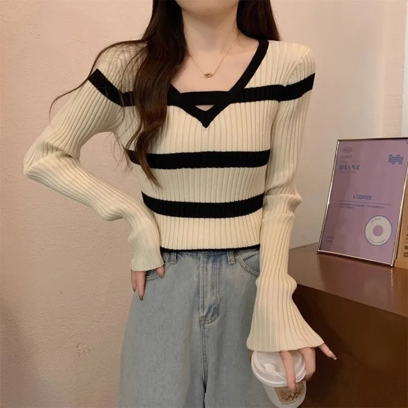 Women Autumn Winter Fashion Simplicity Striped V-neck Knitting Women Clothing All-match A Celebrity Slim Pullovers Long Sleeve