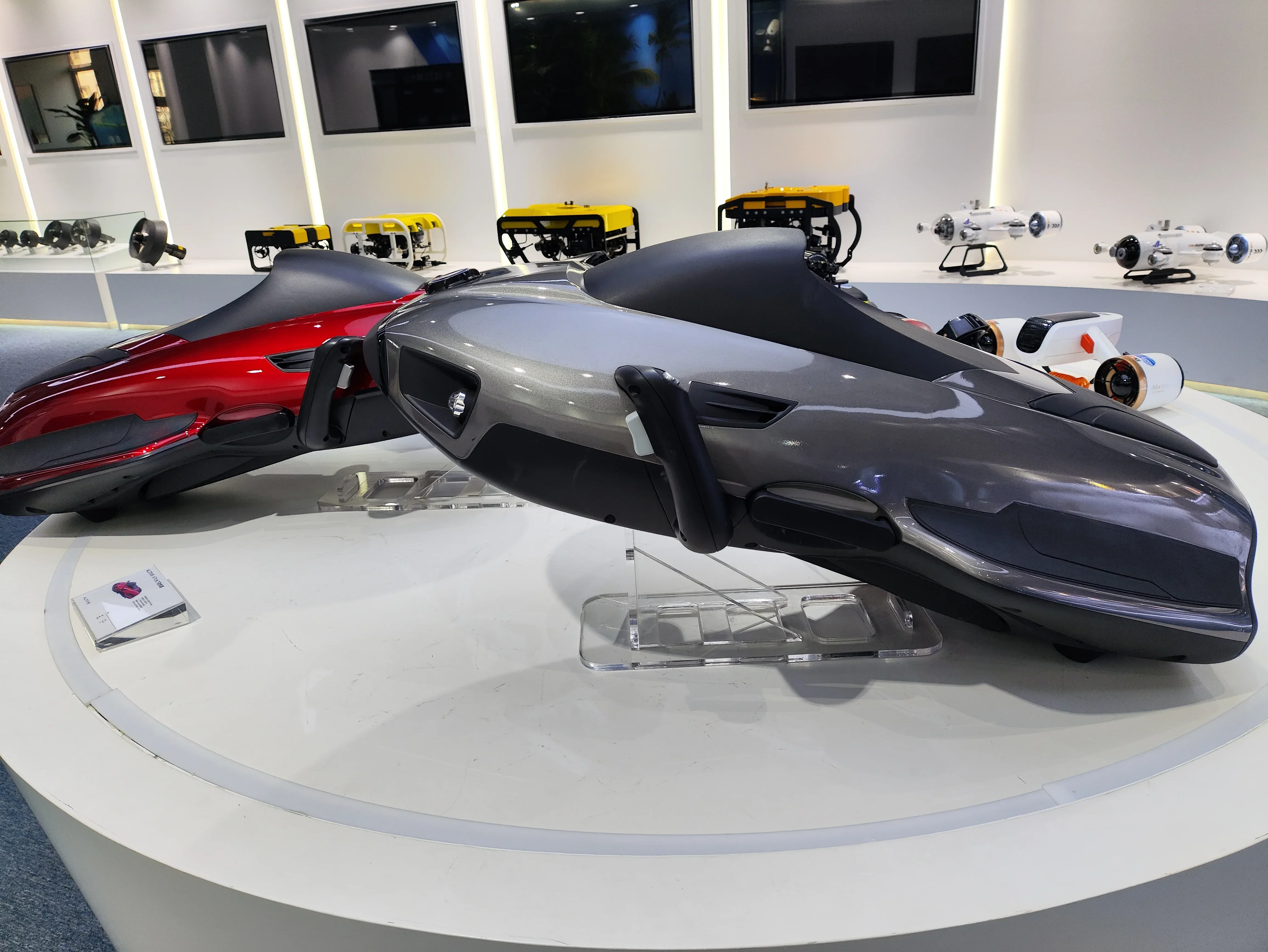 Altivs Apx سكوتر خفيف الوزن بعمق 40 مترًا تحت الماء 23 كجم دفع 370N 100 دقيقة وقت اللعب