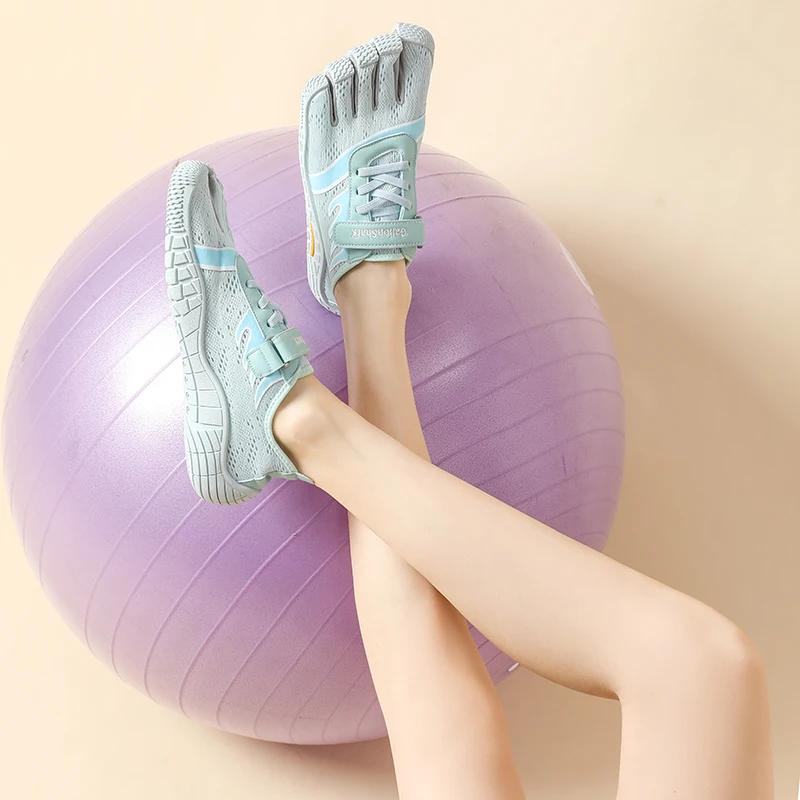 女性用ニット通気性5本指シューズ、回転ノブ付きレース、ランニング、フィットネス、ヨガ用の裸足ミニマリストシューズ