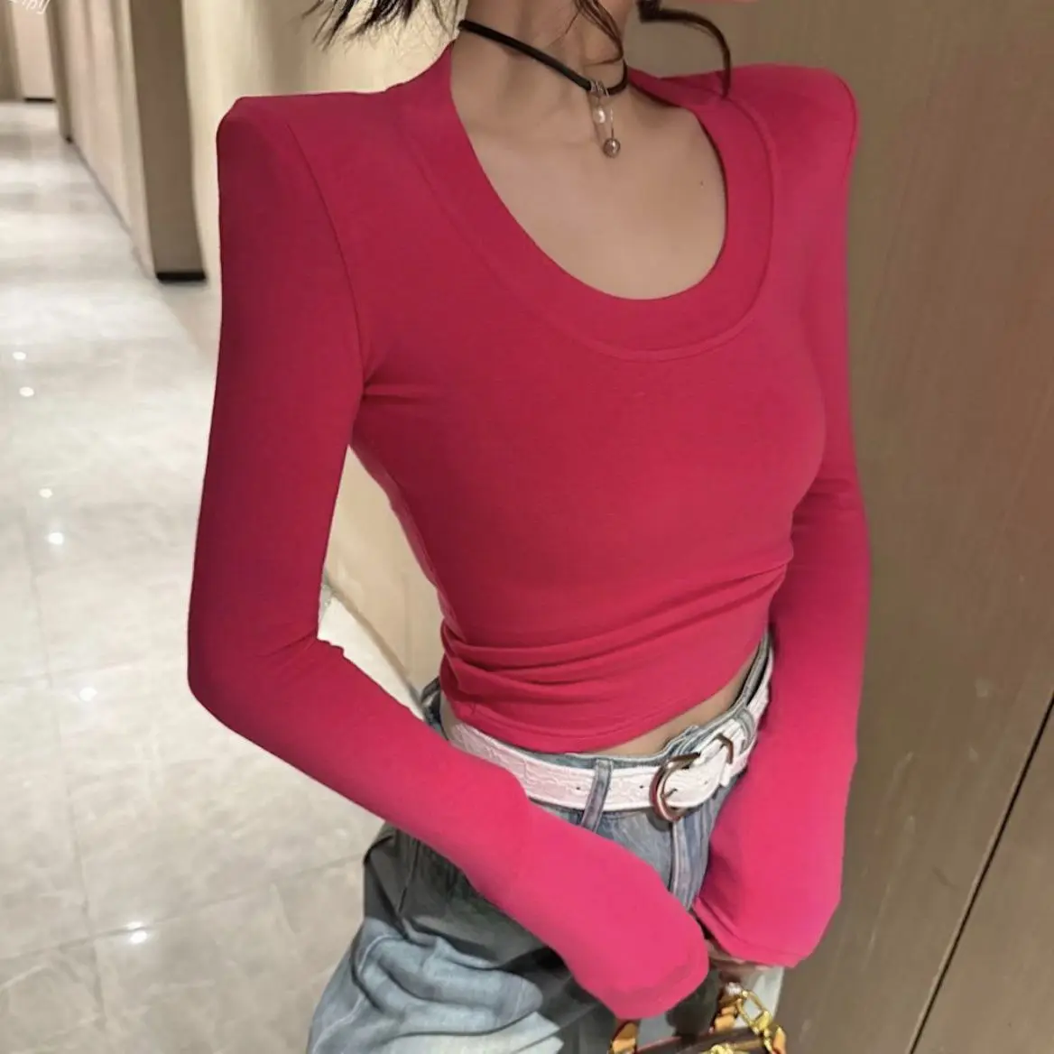 

Оптовая продажа, узкие футболки с U-образным вырезом, женские футболки с верхней базой, тонкие футболки с подплечниками, осенняя однотонная хлопковая короткая футболка с длинными рукавами