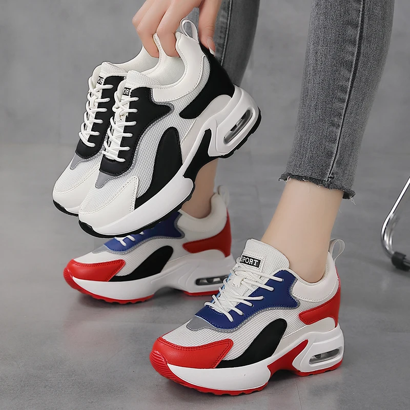 Women\'s color blocked height increasing sports shoes are breathable, comfortable, shock-absorbing, and casual sports shoes