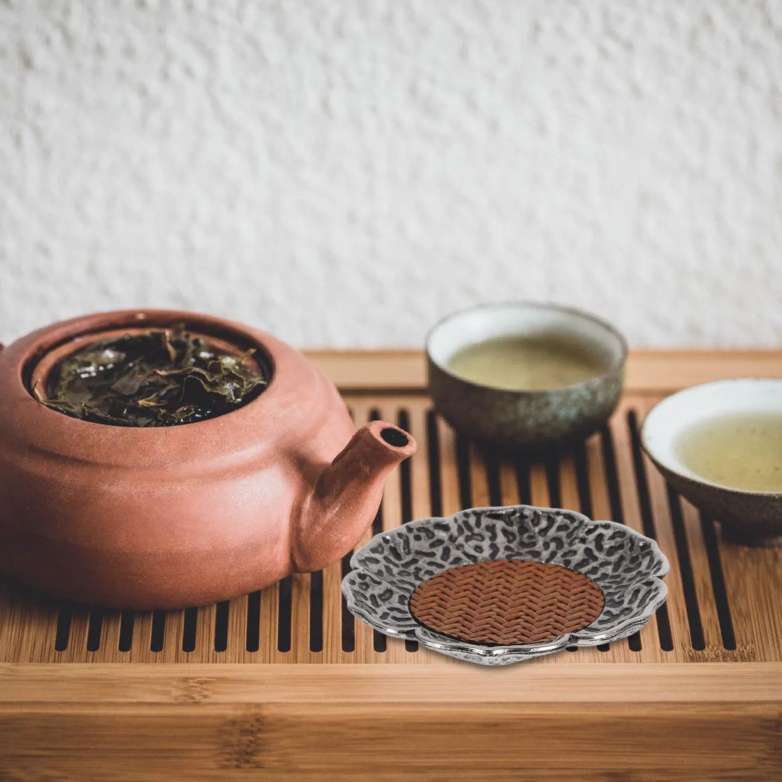 2Pcs Alloy and Rattan Vintage Lotus Coasters Hammered Texture Heat Resistant Non-Slip Cup Coasters for Tea Coffee Desk Office