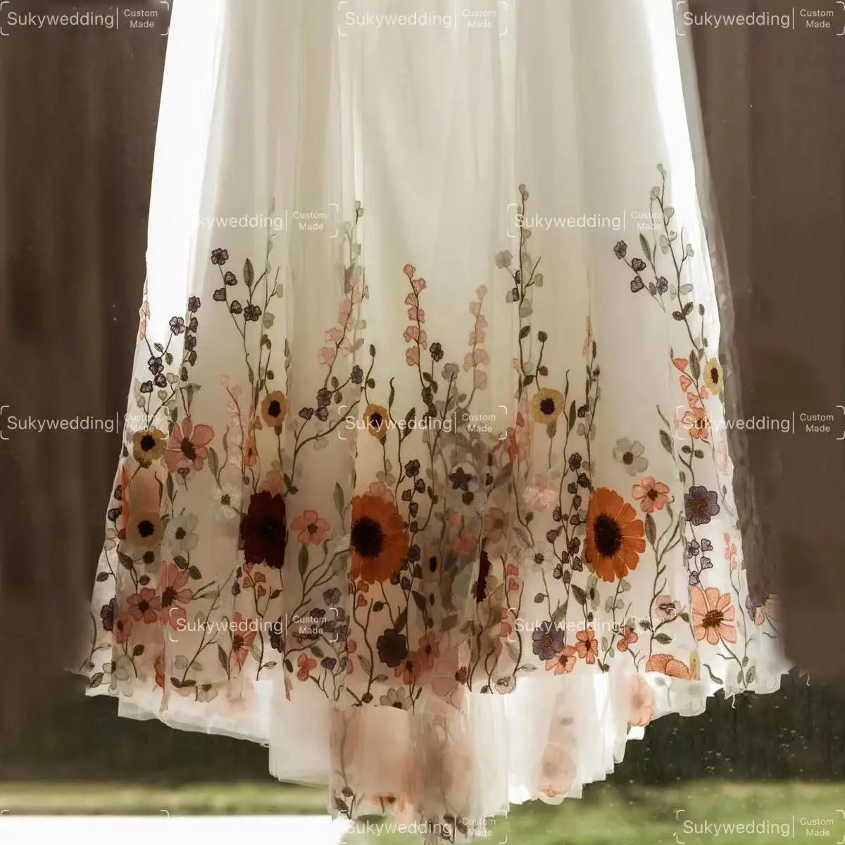 Vestidos de novia de talla grande bordados de girasol Una línea Vestidos de boda florales del país occidental Vestidos de novia de jardín personalizados