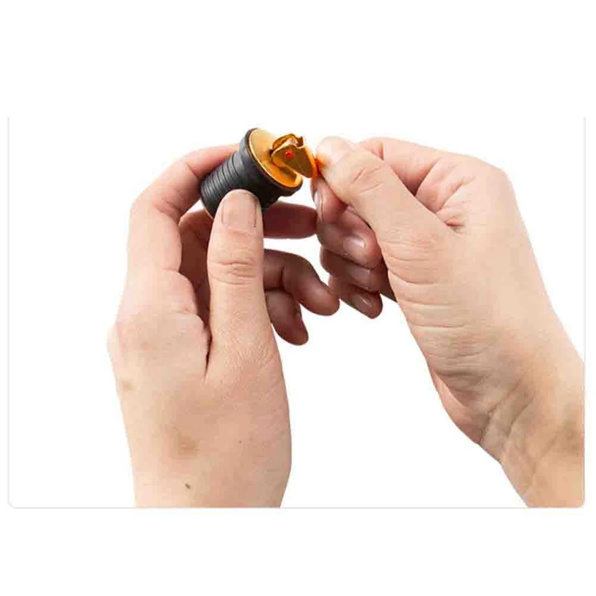 

Rubber Seal Brass Drain Plug Brass Snap Lock Bait Well Plug Bottom Porthole Drain Plug for Scuppers Boats and YachtsHUG