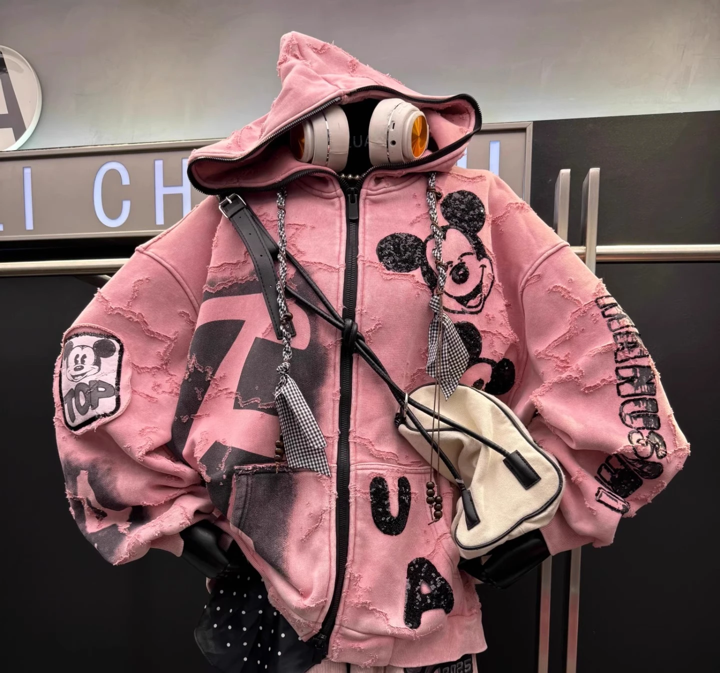 

Fashion Cartoon Hooded Sweatshirt for Women European Goods Tops 2025 Winter New Heavy Sequin Loose Fleece Jacket Trendy