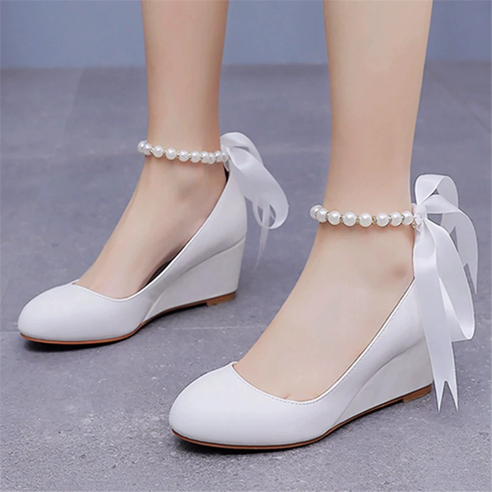 

Spring new round-toe shallow white PU pearl chain ribbon single shoes banquet large size slope heel high-heeled women's shoes