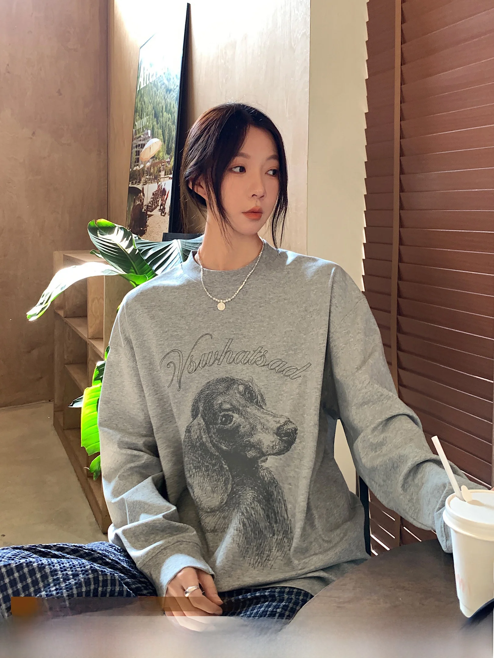 Camiseta informal holgada de manga larga para mujer con estampado de perro, top blanco versátil para el tiempo libre en la granja, moda para adolescentes