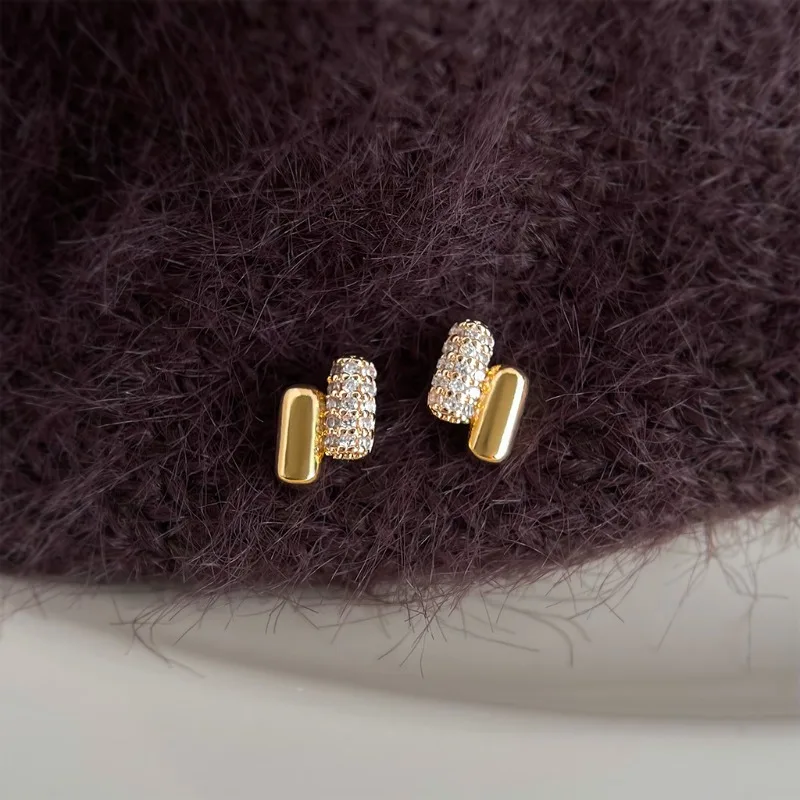 

Mini Micro-Inlaid Zircon Gold Parallel Line Stud Earrings Women's 2025 New Capsule Light Luxury Jewelry Set