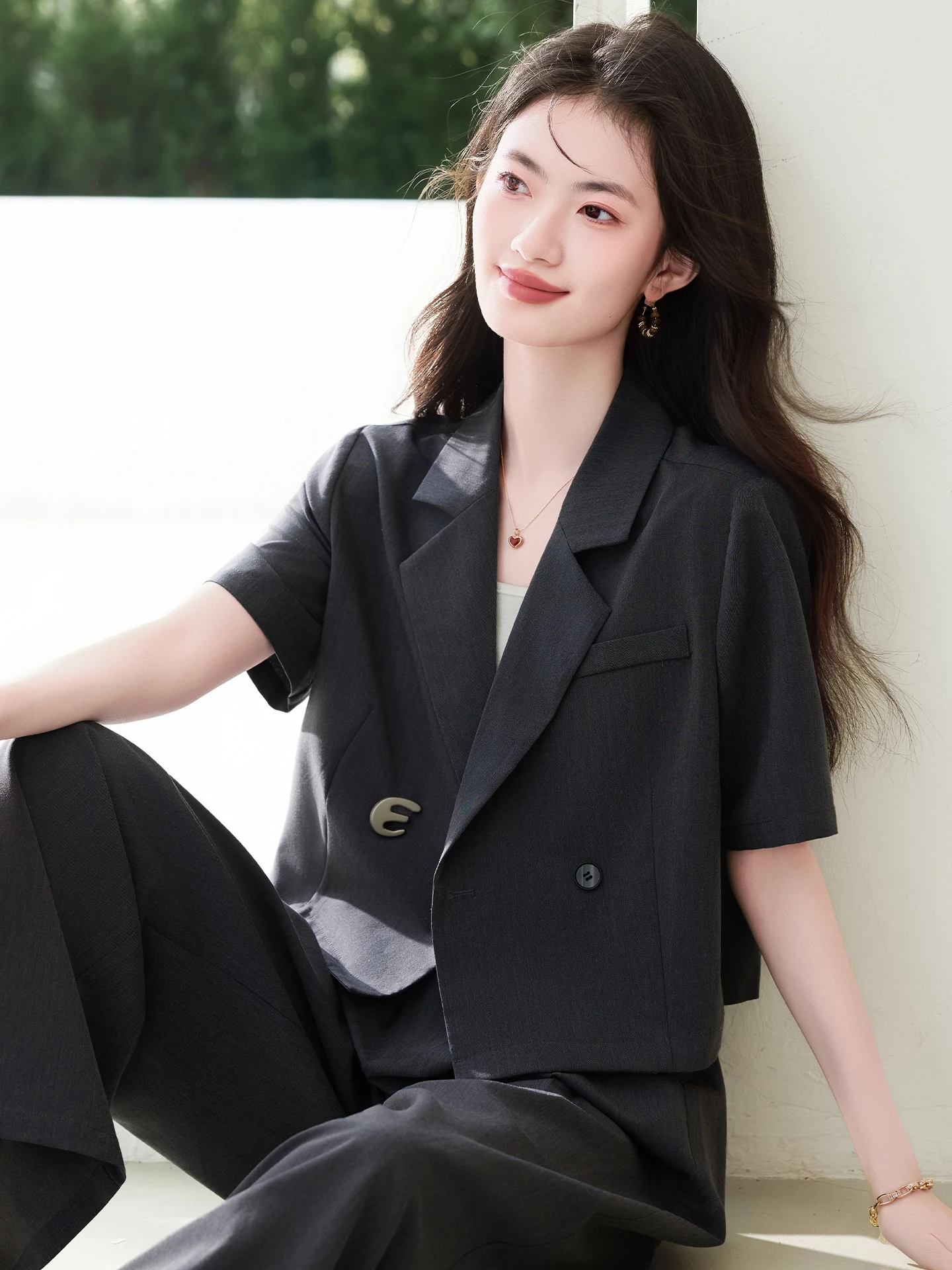 

Женский летний костюм Xinfeiyu Bla 2025: Новинка, легкий, простой, для офиса и повседневной носки – стильный топ в западном стиле