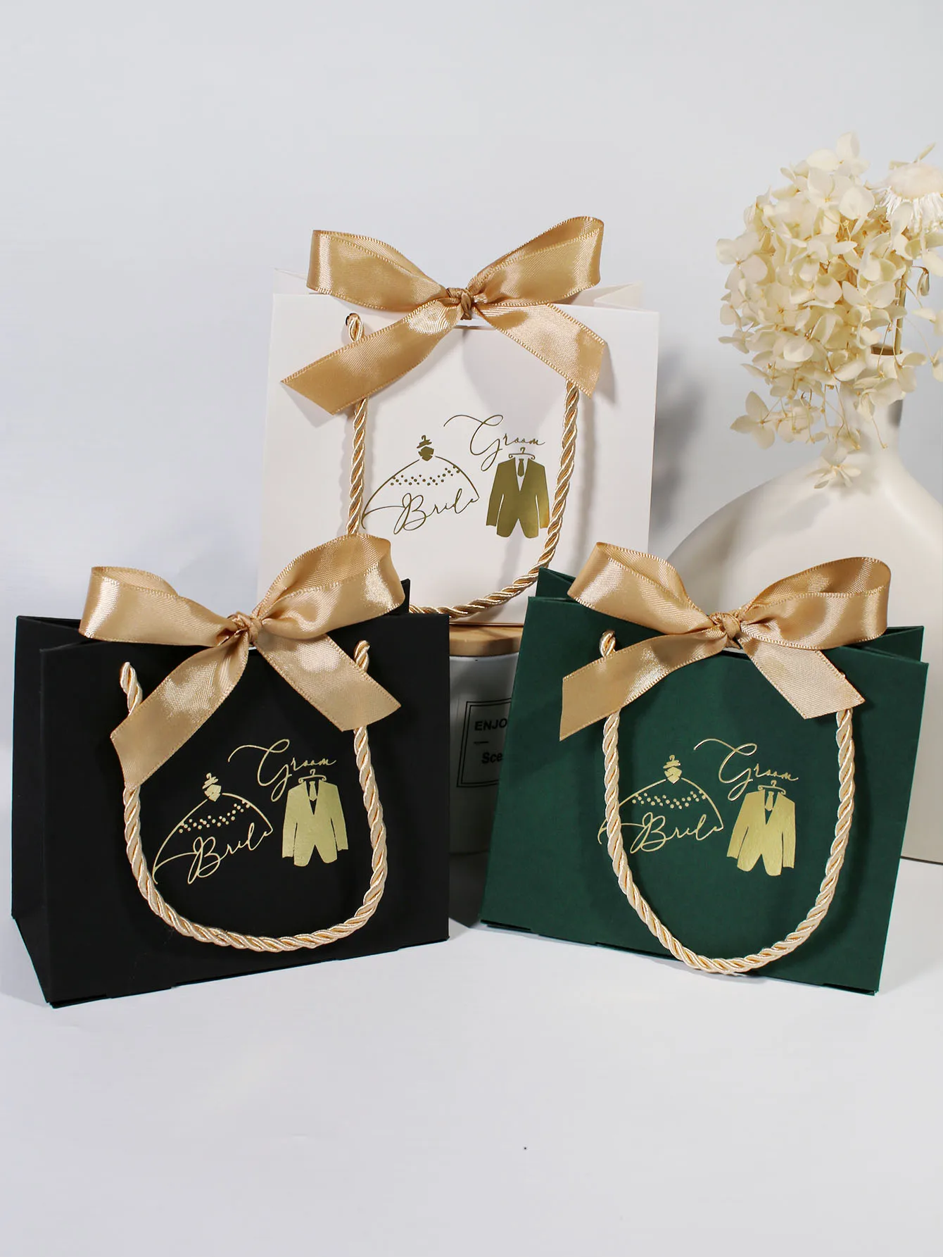 Изысканная свадебная коробка конфет Изысканная свадебная коробка конфет