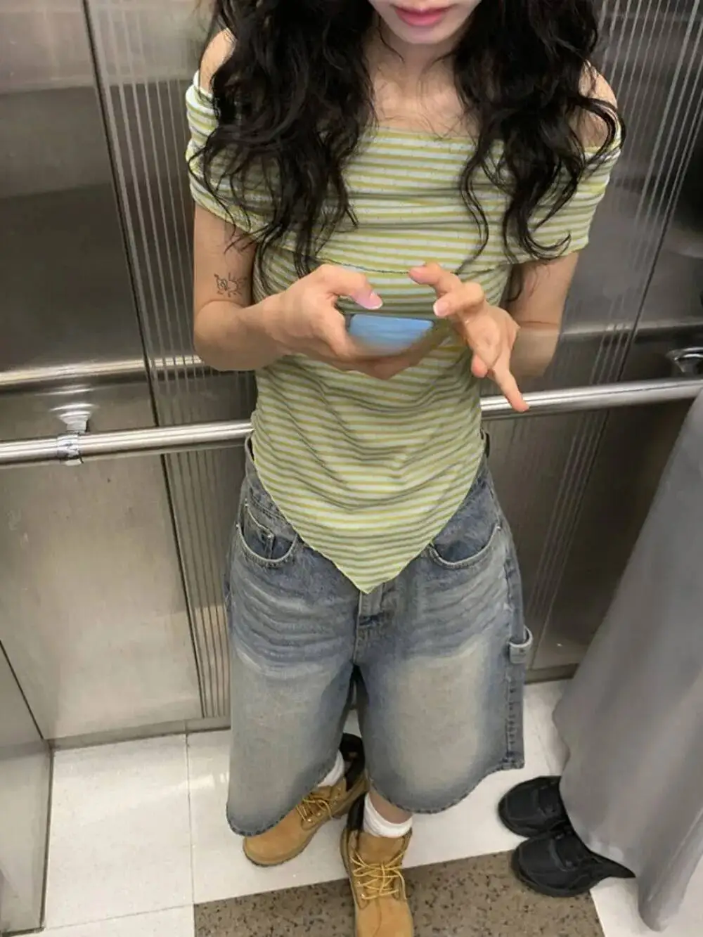 ฤดูร้อนเกาหลีElegant Stripe Spice Girls Blusas SlashคอStraplessส่วนบุคคลปิดไหล่Top Slimอินเทรนด์Modaเสื้อ